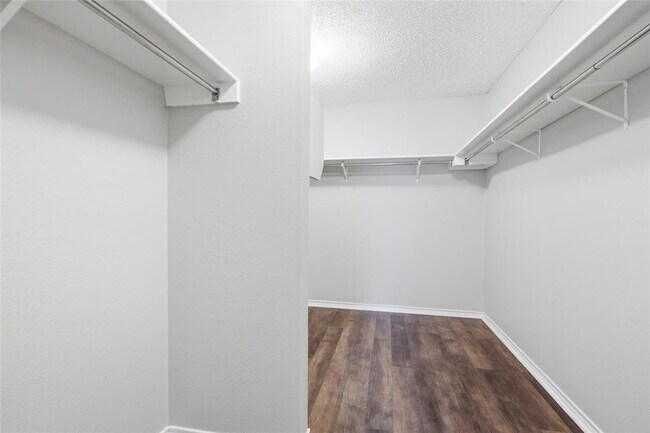 Building Photo - 7900 Rosenberry Dr