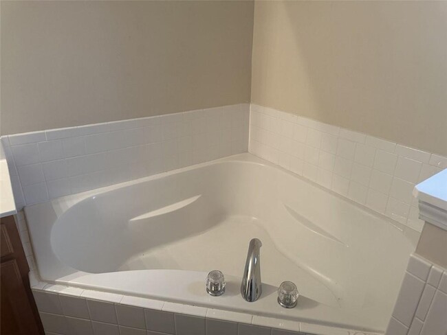 Building Photo - 1620 Halliard Dr