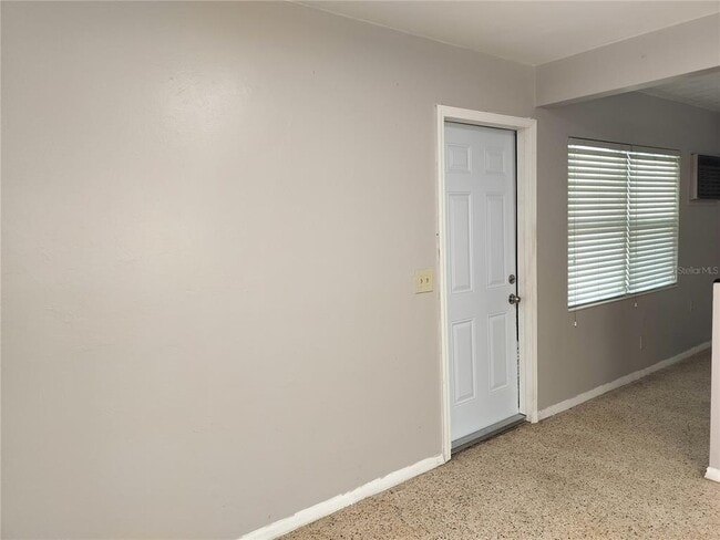Building Photo - 215 Lark Ave