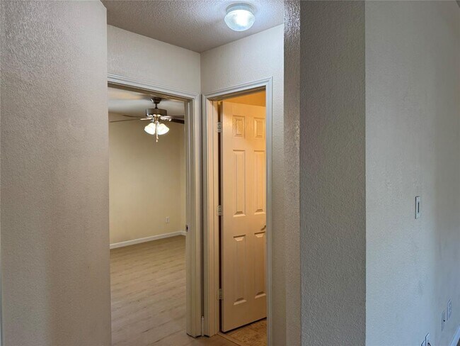 Building Photo - 1015 Remington Dr