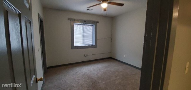 Building Photo - 2 br, 2 bath Apartment - 1318 W. 18th St. N.