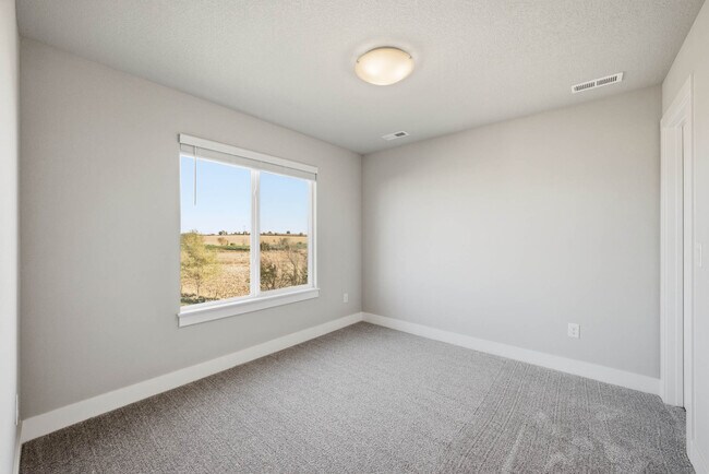 Building Photo - 526 43rd St SW