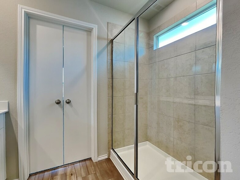 Building Photo - 5208 Saddle Clb Dr