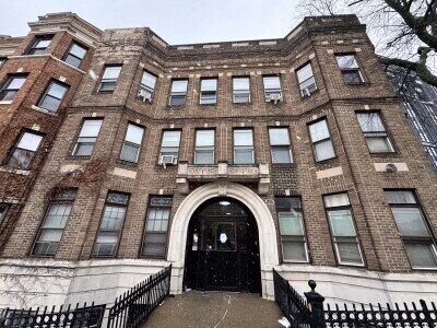 Building Photo - 448 Park Dr