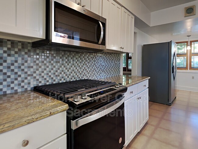 Building Photo - 1637 47th St