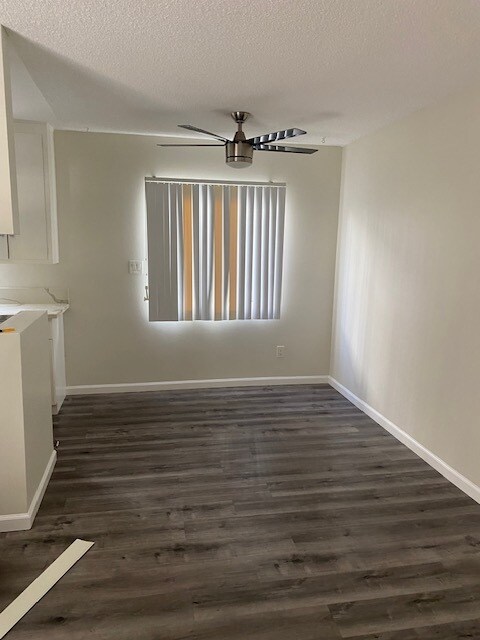 Building Photo - 626 E Chevy Chase Dr