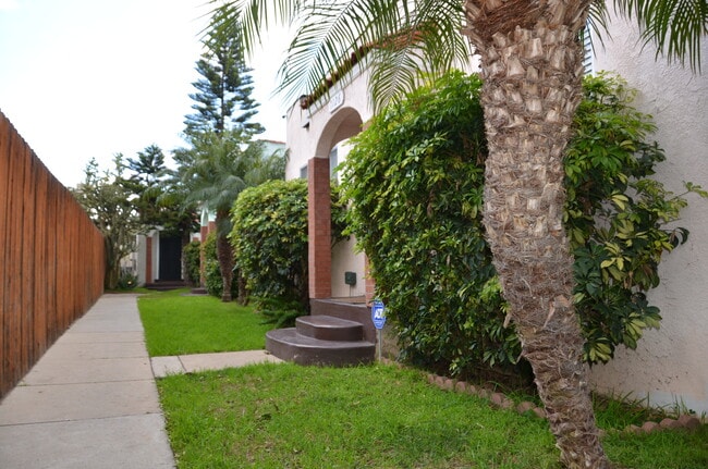 Building Photo - 1128 Mariposa Ave