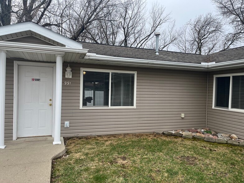 Apt 991 - 997 N Highway 105