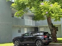 Building Photo - 9371 Fontainebleau Blvd