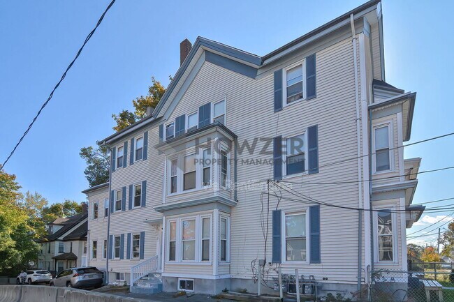 Building Photo - 14 Chester Ave