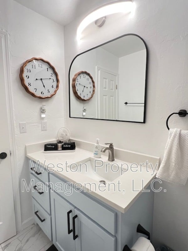 Building Photo - 5804 NW 66th St