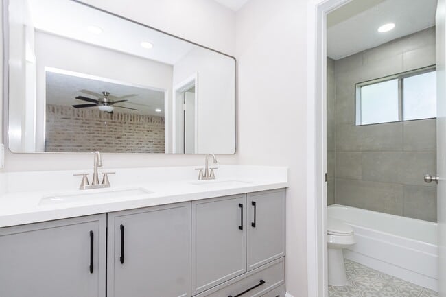Building Photo - 16911 Bougainvilla Ln