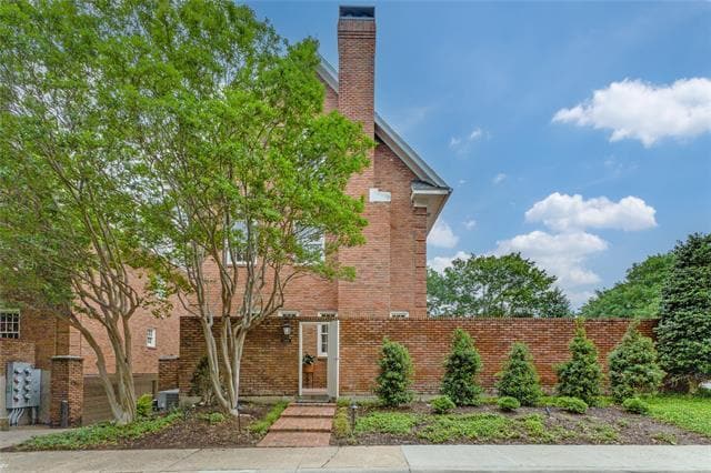 Building Photo - 3400 Shenandoah St