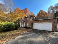 Building Photo - Spectacular 3 Bed 3.5 Bath Brick Home in Scenic Riverview Estates