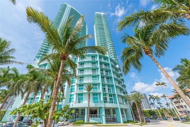 Primary Photo - 1900 N Bayshore Dr