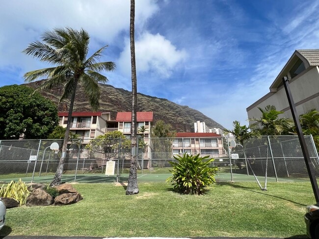 Building Photo - 2bdrm 1bth 1pkg located in Beautiful Makaha Valley Plantation