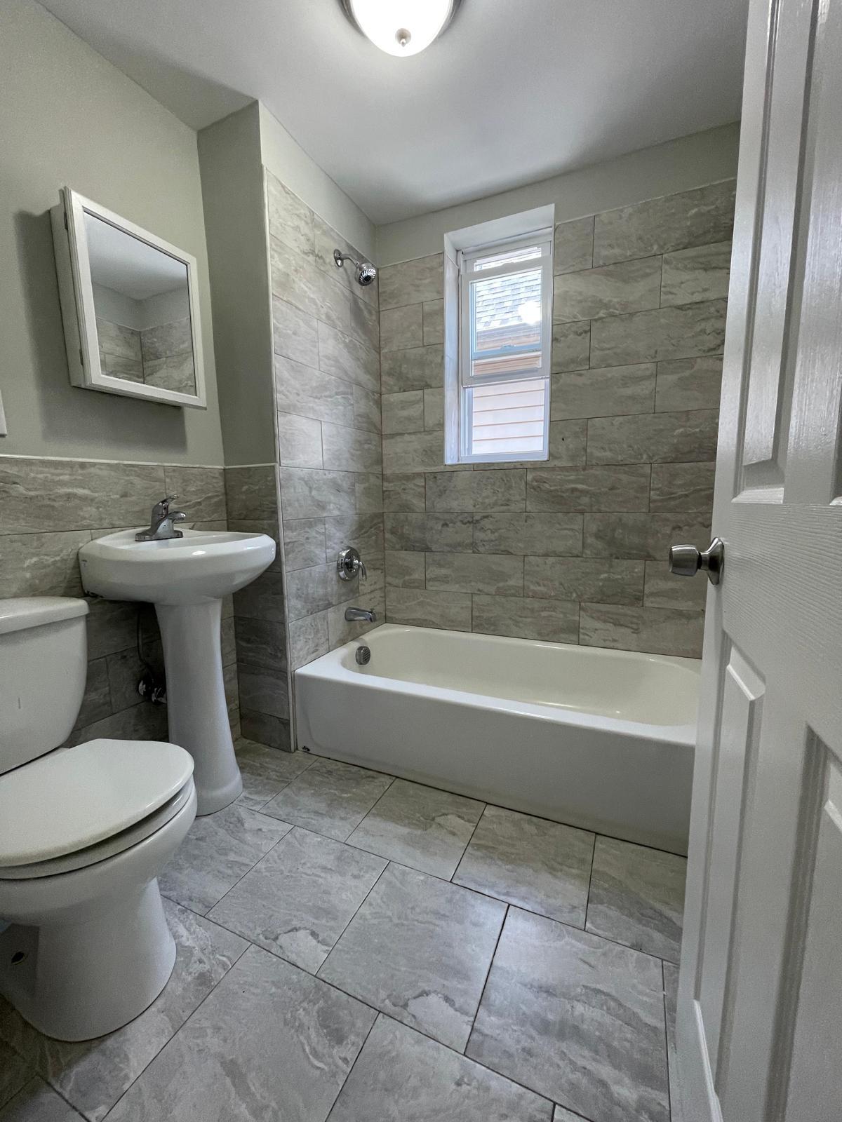 184 Garfield Ave 4 - 180 Garfield Ave