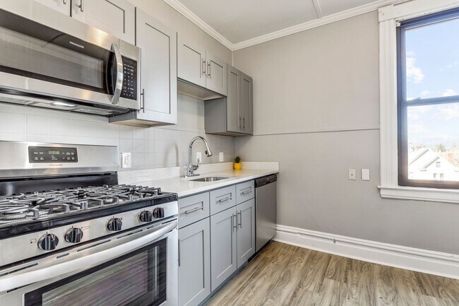 Building Photo - Updated House for Rent in Carrick!