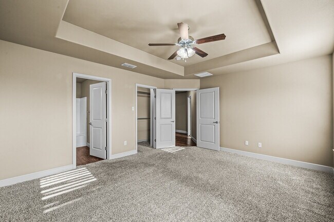 Building Photo - Spacious 3BR/2BA Duplex with 2-Car Garage & Stainless Appliances