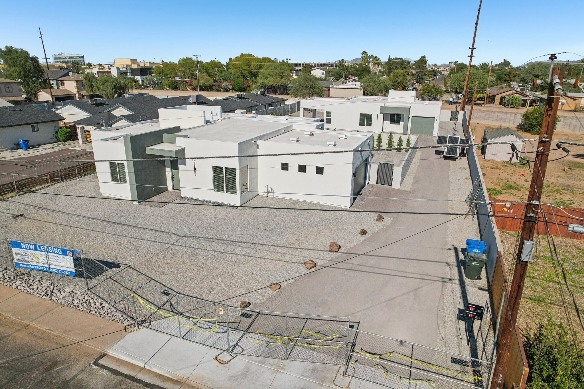 Building Photo - 910 E Roma Ave