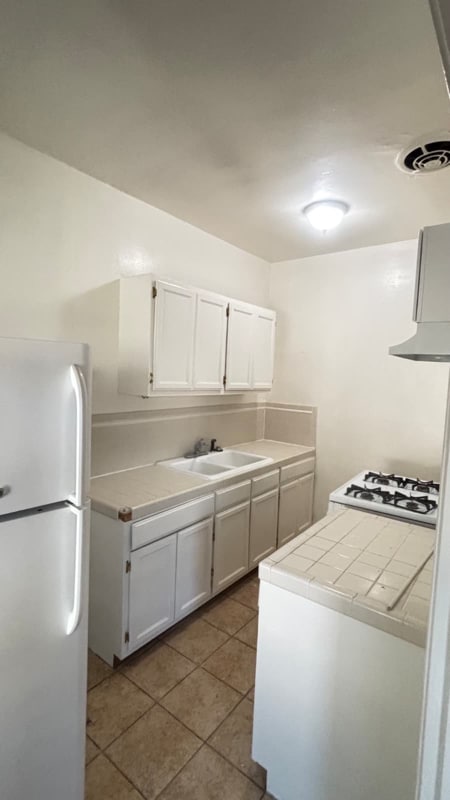 Building Photo - 2025 Cheremoya Ave