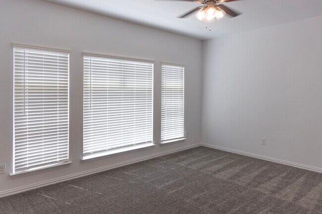 Building Photo - 2913 Aiden Ln