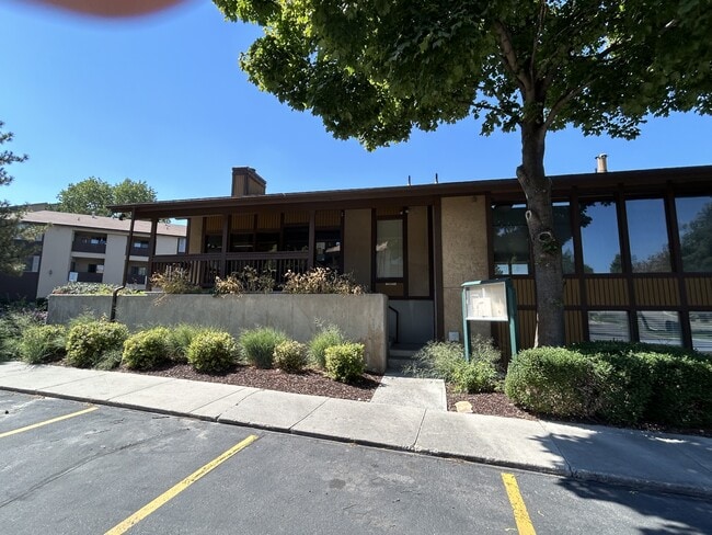 Building Photo - 662 W Jefferson Cove
