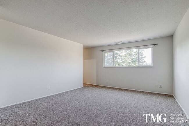 Building Photo - Amazing Open concept Condo in a secluded c...