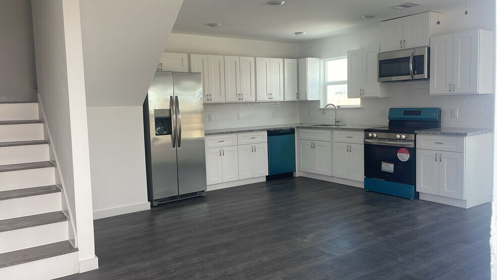 Building Photo - 9746 Garcroft St