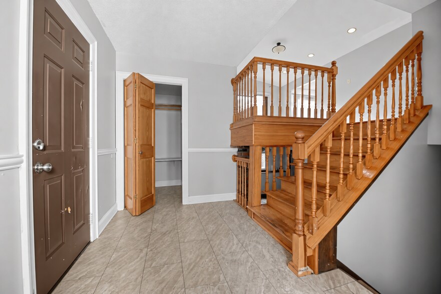 Building Photo - 7351 Berkshire Way