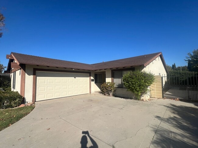 Building Photo - 3 Bedroom 2 Bath Home ,