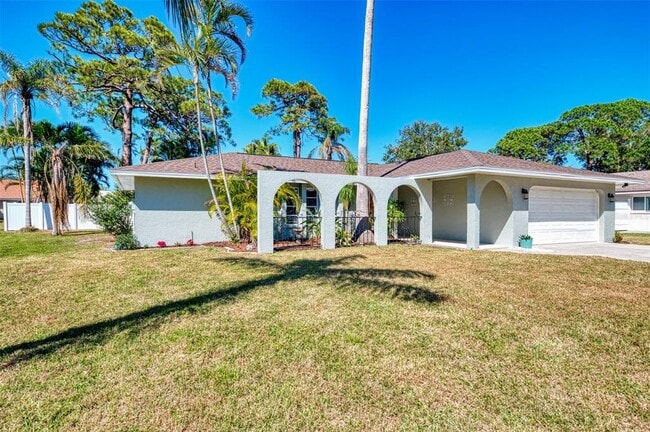 Building Photo - 2221 Pine View Cir