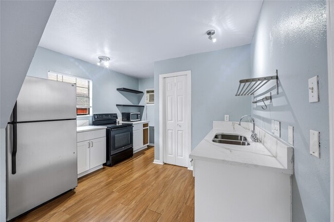 Building Photo - 68 Annette Ln