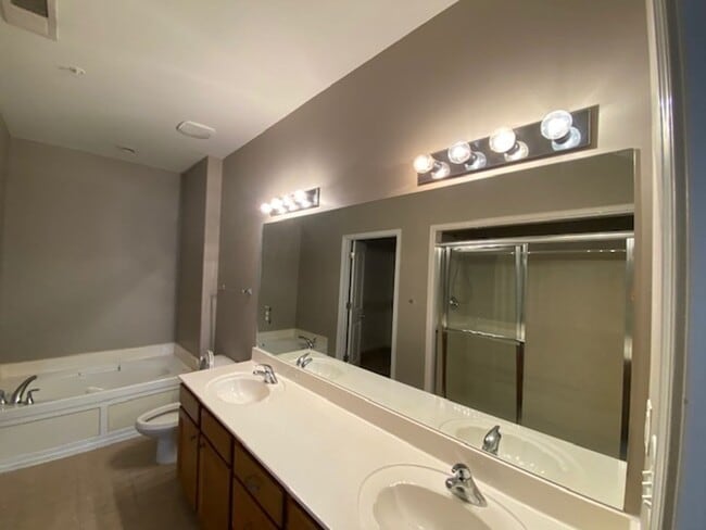 Building Photo - GlenCrossing8803