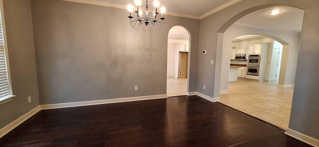 Building Photo - Gorgeous 5 bedroom 3 full bath home for rent