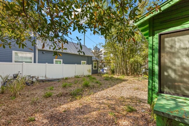 Building Photo - Historic Hyde Park Gem: Fully Renovated 2-...