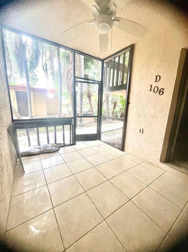 Building Photo - 800 NE 199th St