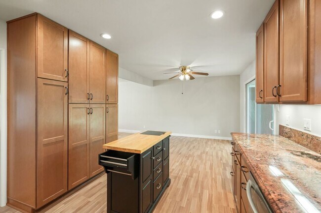 Building Photo - 3534 Hearst Dr