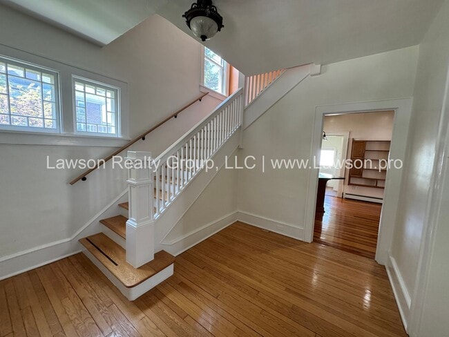 Building Photo - Large Raleigh Court Home on a Corner Lot