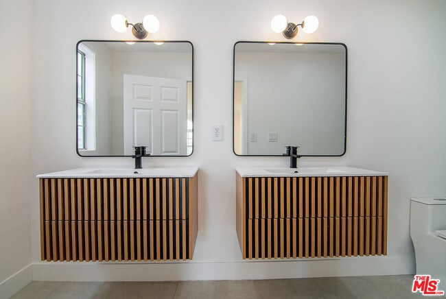 Building Photo - 466 S Orlando Ave