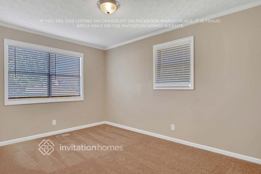 Building Photo - 521 Ivy Ln