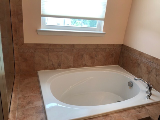 Jacuzi in Master Bedroom - 1944 Asheville Dr