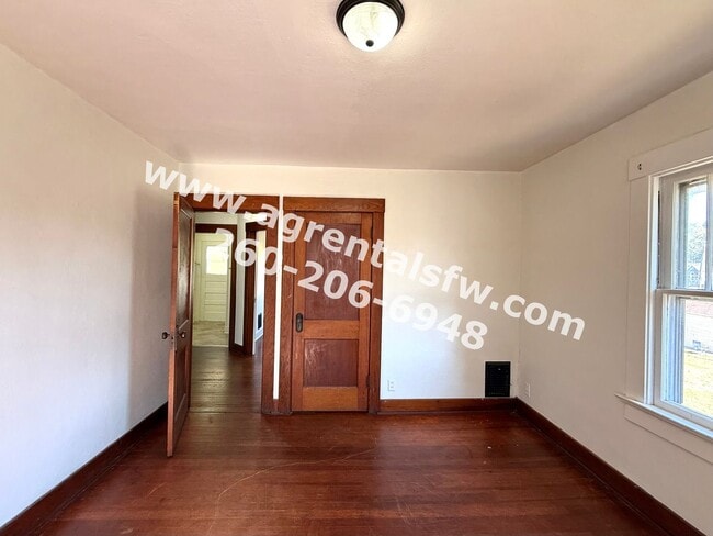 Building Photo - 3 Bedroom House