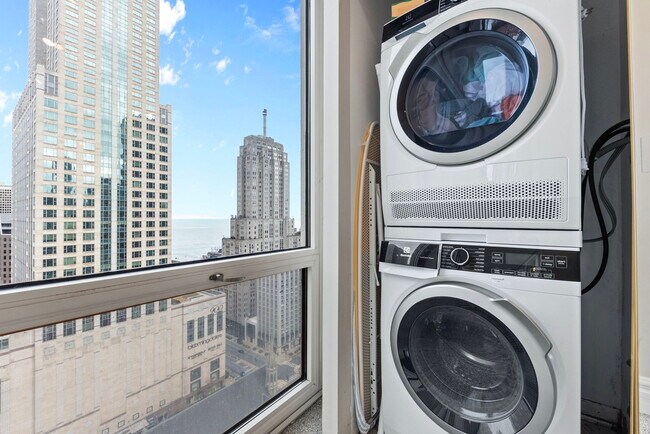 Building Photo - 111 E Chestnut St