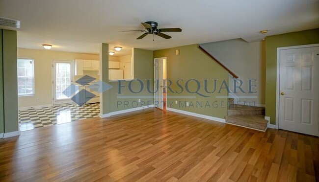 Building Photo - Townhome | 2nd Bedroom Features an En-Suit...
