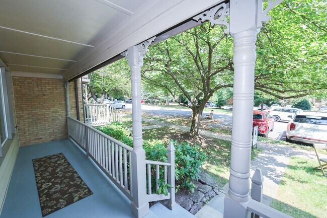 Building Photo - Great Townhouse in Fairwoods