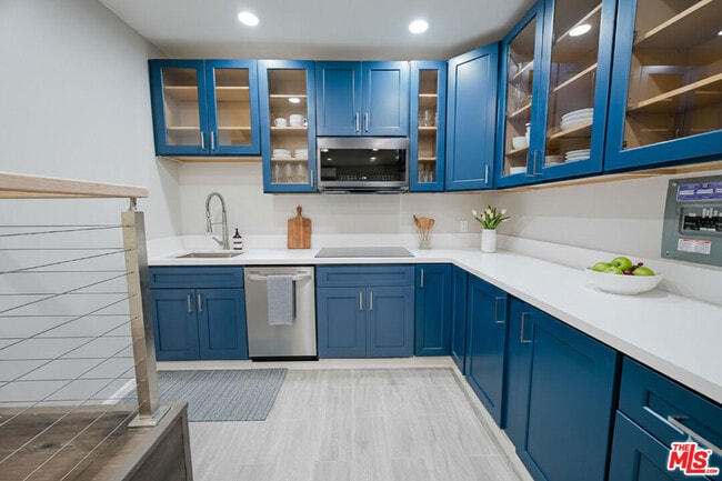 Building Photo - 4424 Noble Ave