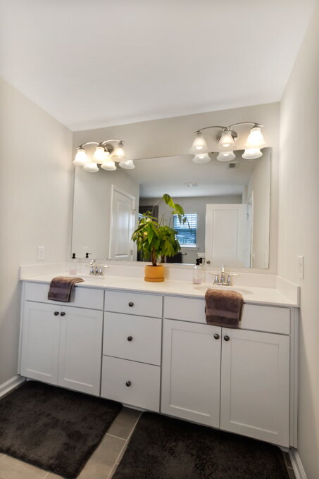 Building Photo - Lovely 4 Bedroom, 2 bath home in The Commons, Richmond Hill