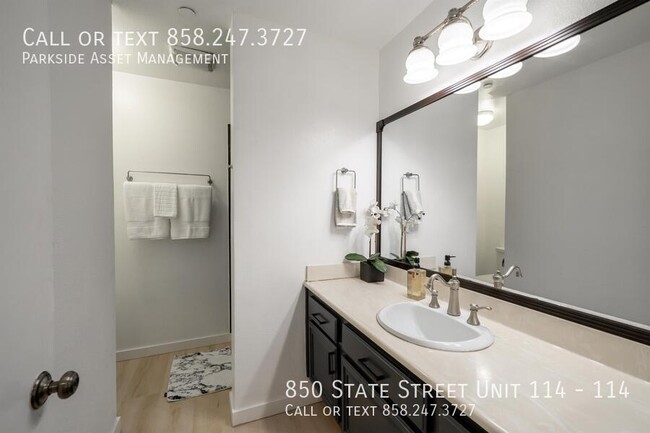 Building Photo - Fully furnished Downtown Condo with Pool, ...