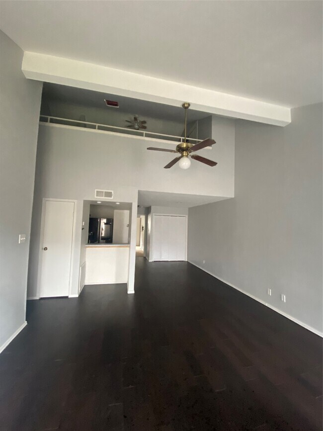 Building Photo - 10811 Richmond Ave.